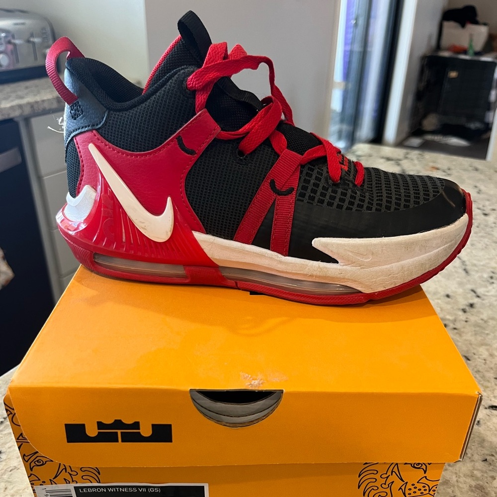 Nike- Lebron James witness sneaker size 4-big boy